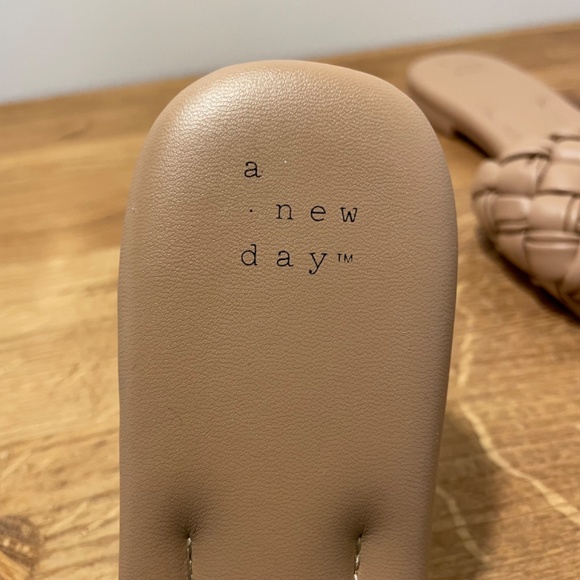 a new day Slip on Sandal Beige Tan Square Toe Size 9 Women’s – BRAND NEW - Picture 2 of 10